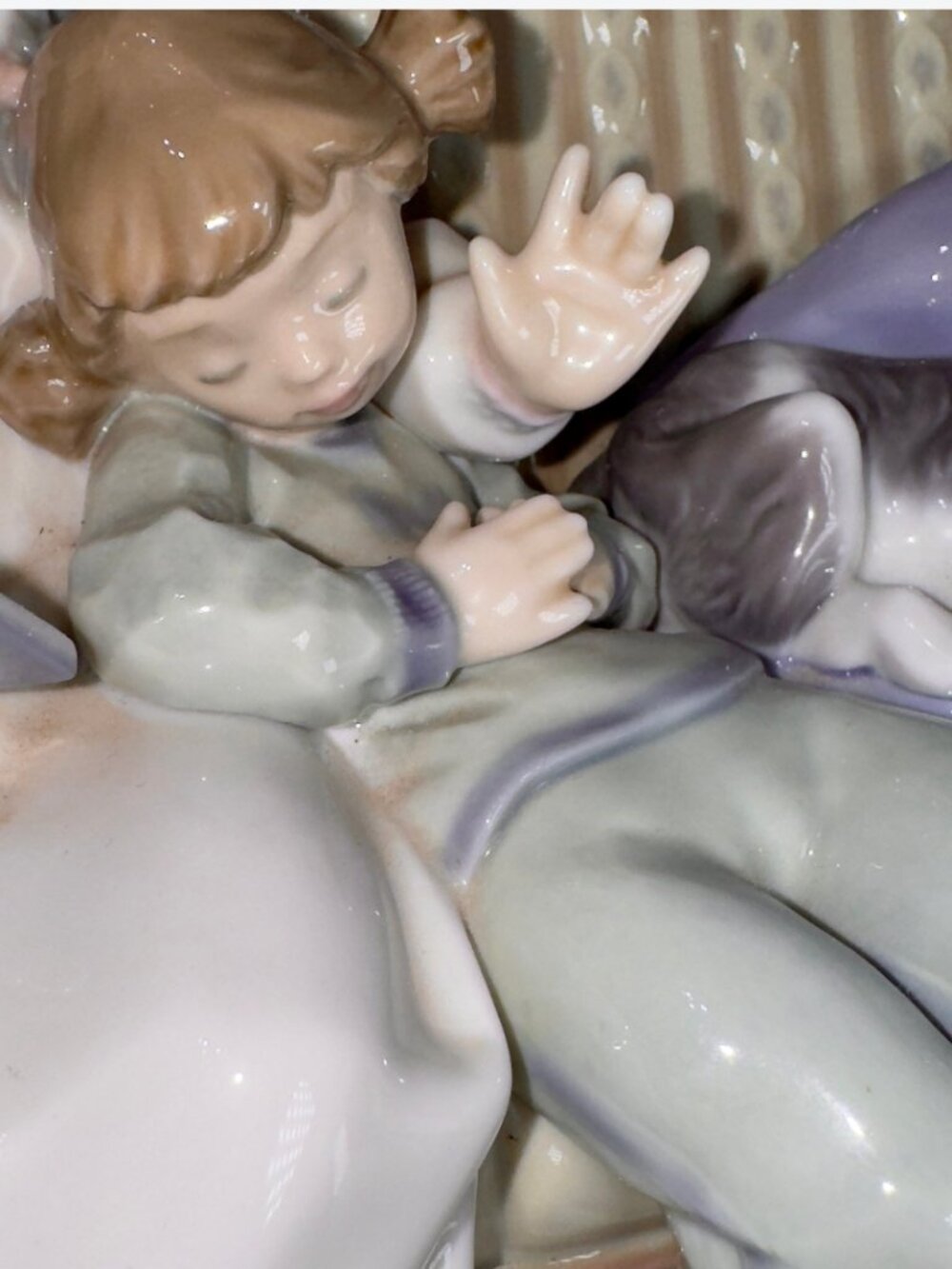 LLADRÓ 05735 Lectura Infantil Big Sister Children Reading Sofa Figurine - Picture 14 of 16